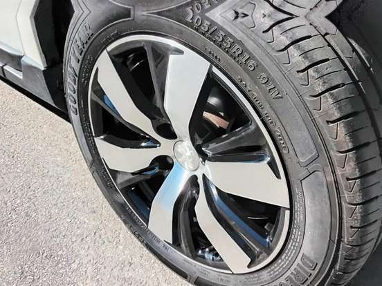 PEUGEOT-2008-1.6 16V FLEX GRIFFE 4P AUTOMÁTICO PEUGEOT-2008-2015