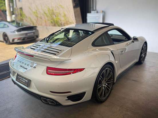 PORSCHE-911-2015