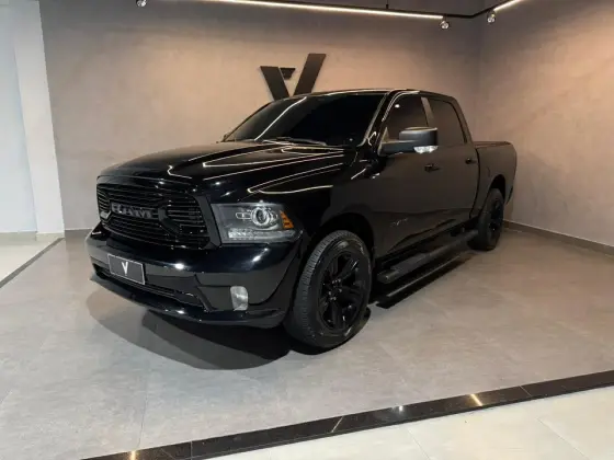 RAM CLASSIC 5.7 V8 GASOLINA LARAMIE NIGHT EDITION CD 4X4 AUTOMÁTICO