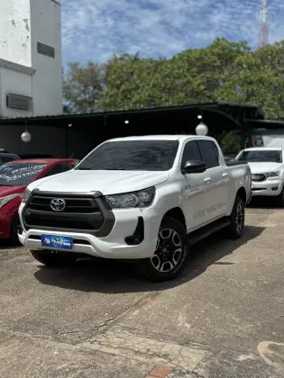 TOYOTA HILUX 2.8 D-4D TURBO DIESEL CD SR 4X4 AUTOMÁTICO