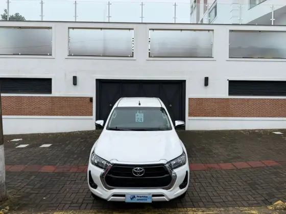 TOYOTA HILUX 2.8 D-4D TURBO DIESEL CD SRV 4X4 AUTOMÁTICO