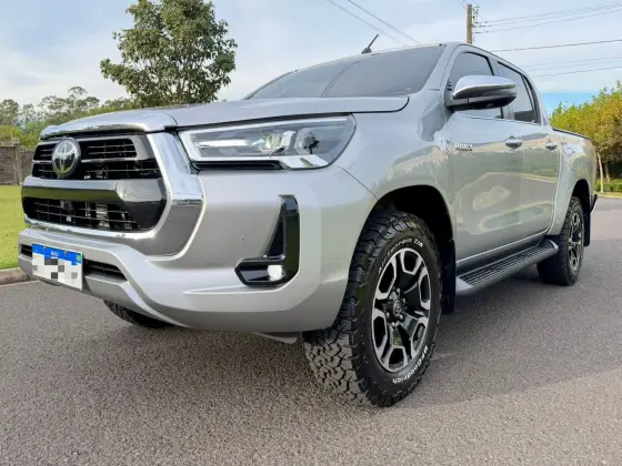 TOYOTA HILUX 2.8 D-4D TURBO DIESEL CD SRX 4X4 AUTOMÁTICO