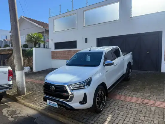 TOYOTA-HILUX-2.8 D-4D TURBO DIESEL CD SRX 4X4 AUTOMÁTICO TOYOTA-HILUX-2023