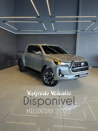 TOYOTA HILUX 2.8 D-4D TURBO DIESEL CD SRX 4X4 AUTOMÁTICO