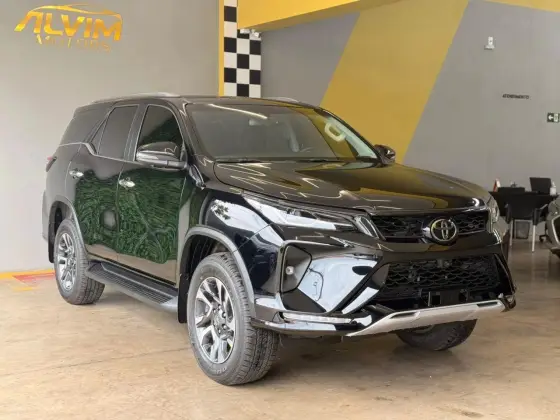 TOYOTA HILUX SW4 2.8 D-4D TURBO DIESEL SRX PLATINUM 7L 4X4 AUTOMÁTICO