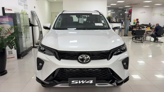 TOYOTA HILUX SW4 2.8 D-4D TURBO DIESEL SRX PLATINUM 7L 4X4 AUTOMÁTICO
