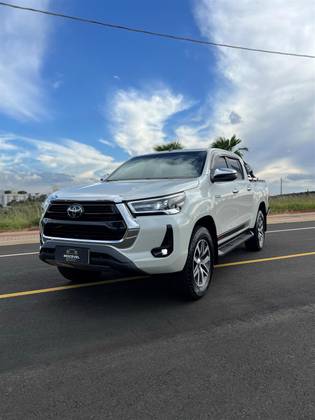 TOYOTA HILUX 2.8 D-4D TURBO DIESEL CD SRX 4X4 AUTOMÁTICO