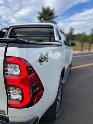 TOYOTA-HILUX-2.8 D-4D TURBO DIESEL CD SRX 4X4 AUTOMÁTICO TOYOTA-HILUX-2021