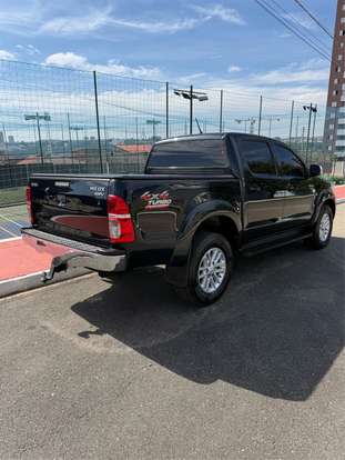 TOYOTA-HILUX-2012