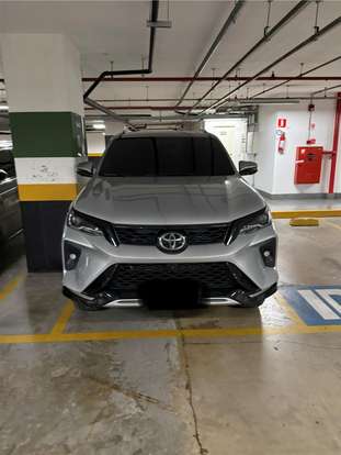 TOYOTA-HILUX SW4-2025
