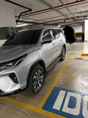 TOYOTA-HILUX SW4-2025