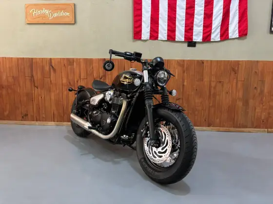 TRIUMPH BONNEVILLE BOBBER 1200 