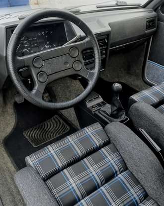 VOLKSWAGEN-GOL-1990