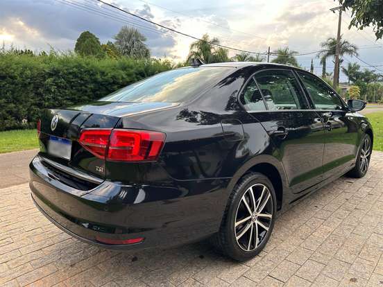 VOLKSWAGEN-JETTA-2015
