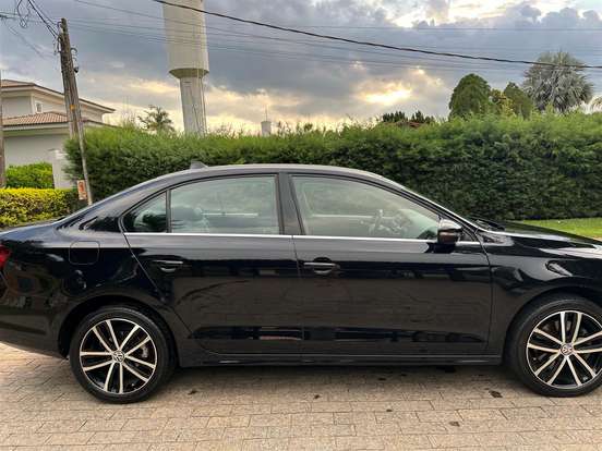 VOLKSWAGEN-JETTA-2.0 TSI HIGHLINE 211CV GASOLINA 4P TIPTRONIC VOLKSWAGEN-JETTA-2015