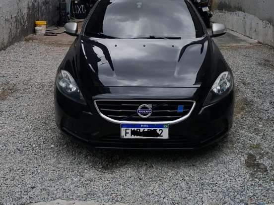 VOLVO-V40-2.0 T4 COMFORT TURBO GASOLINA 4P AUTOMÁTICO VOLVO-V40-2014