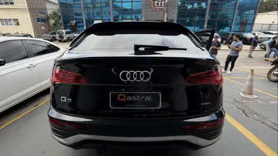 AUDI-Q5-2021