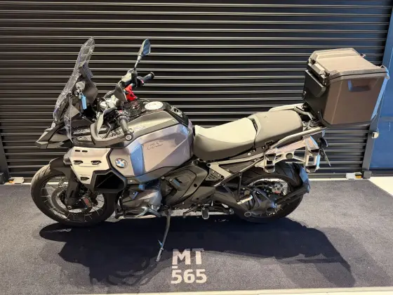 BMW R 1300 GS ADVENTURE TRIPLE BLACK BMW R 1300 GS ADVENTURE TRIPLE BLACK