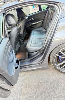 BMW-320i-2021