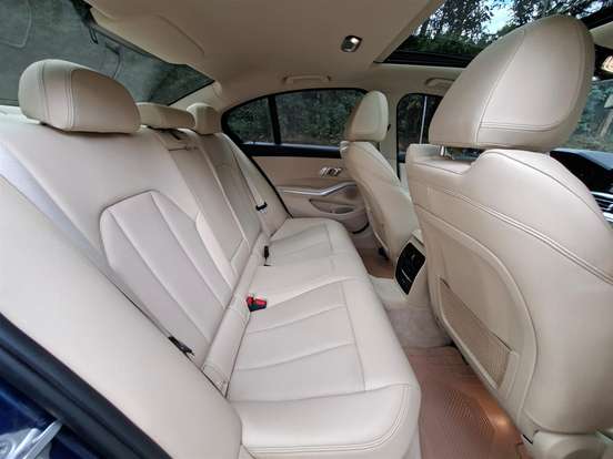 BMW-320i-2021