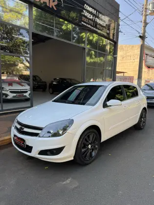 CHEVROLET VECTRA 2.0 MPFI GT-X HATCH 8V FLEX 4P MANUAL CHEVROLET VECTRA 2.0 MPFI GT-X HATCH 8V FLEX 4P MANUAL