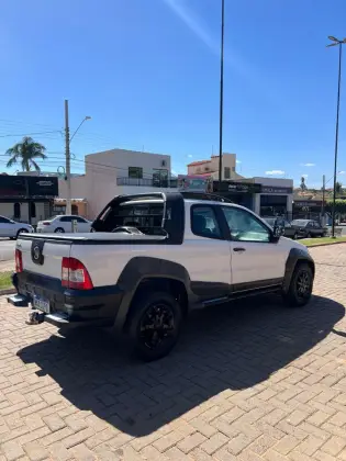 FIAT STRADA 1.8 MPI ADVENTURE CD 16V FLEX 2P MANUAL
