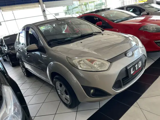 FORD FIESTA 1.6 MPI SEDAN 8V FLEX 4P MANUAL FORD FIESTA 1.6 MPI SEDAN 8V FLEX 4P MANUAL