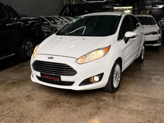 FORD FIESTA 1.6 TITANIUM HATCH 16V FLEX 4P AUTOMÁTICO FORD FIESTA 1.6 TITANIUM HATCH 16V FLEX 4P AUTOMÁTICO