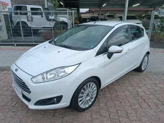FORD FIESTA 1.6 TITANIUM HATCH 16V FLEX 4P POWERSHIFT FORD FIESTA 1.6 TITANIUM HATCH 16V FLEX 4P POWERSHIFT