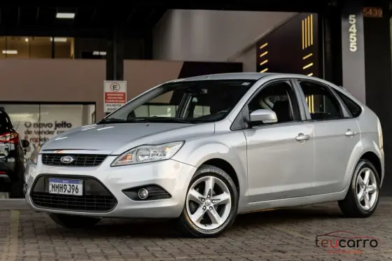 FORD FOCUS 2.0 GLX 16V FLEX 4P AUTOMÁTICO