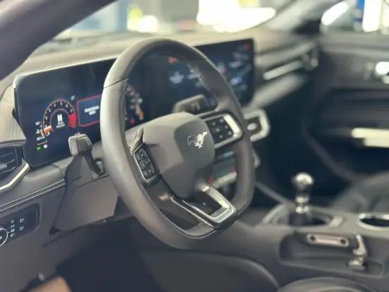 FORD-MUSTANG-2025