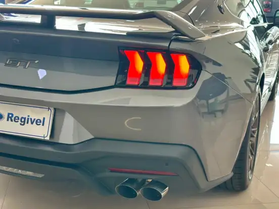 FORD-MUSTANG-2025