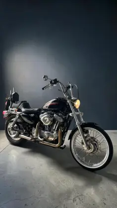 HARLEY-DAVIDSON SPORTSTER XL 883 