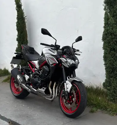 KAWASAKI Z900 