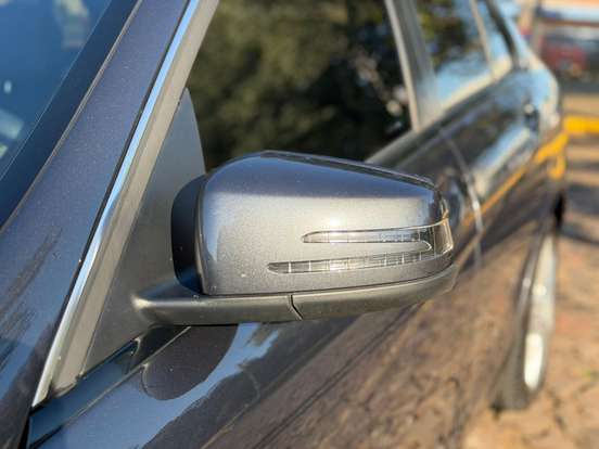 MERCEDES-BENZ-C 180-2011