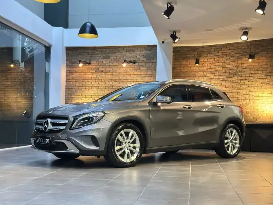 MERCEDES-BENZ-GLA 200-2015
