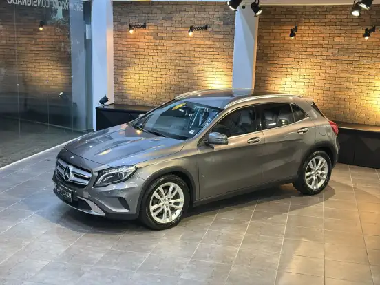 MERCEDES-BENZ-GLA 200-2015