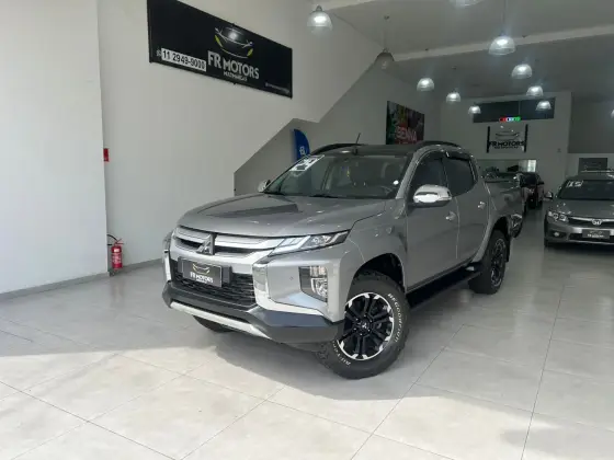 MITSUBISHI L200 TRITON 2.4 16V TURBO DIESEL SPORT HPE CD 4P 4X4 AUTOMÁTICO MITSUBISHI L200 TRITON 2.4 16V TURBO DIESEL SPORT HPE CD 4P 4X4 AUTOMÁTICO