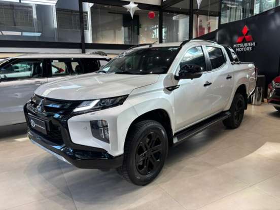 MITSUBISHI-TRITON-2.4 BITURBO DIESEL CD HPE-S 4X4 AUTOMÁTICO MITSUBISHI-TRITON-2024