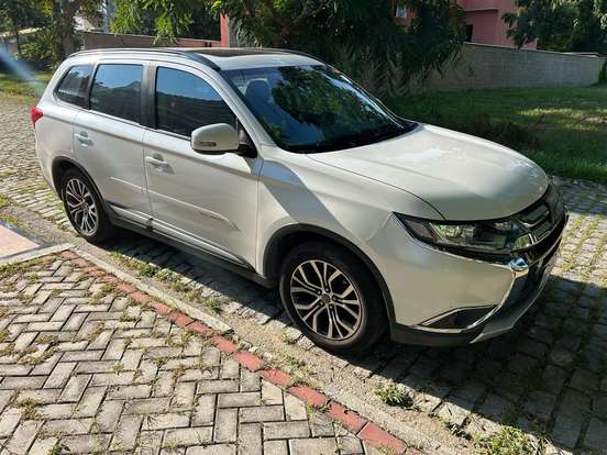 MITSUBISHI-OUTLANDER-2016