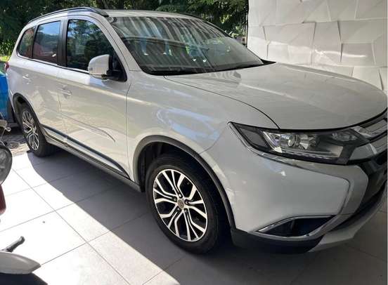 MITSUBISHI-OUTLANDER-2016