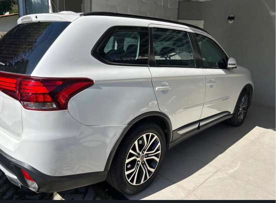 MITSUBISHI-OUTLANDER-2016