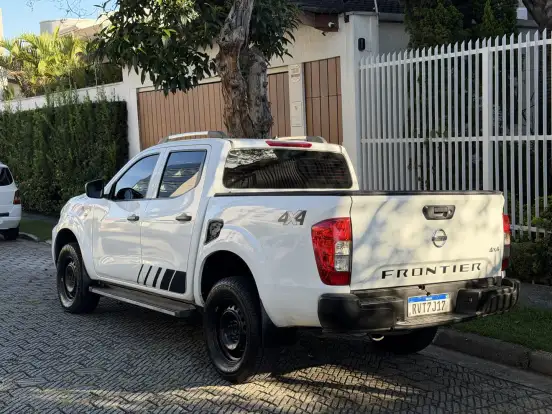 NISSAN-FRONTIER-2022