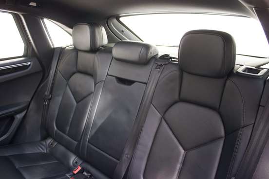 PORSCHE-MACAN-2016
