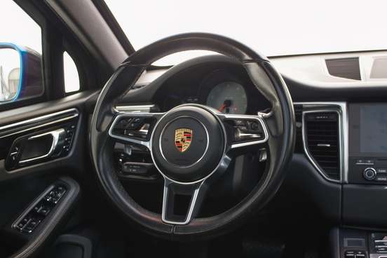 PORSCHE-MACAN-2016