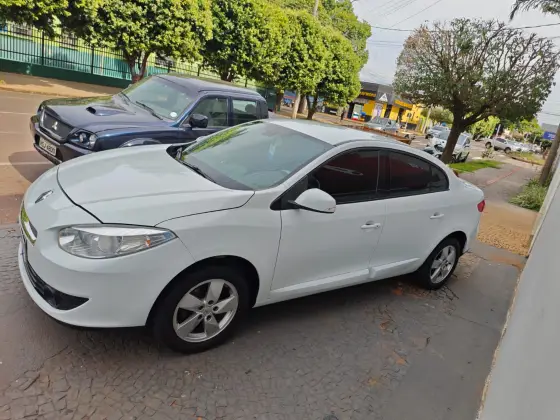 RENAULT FLUENCE 2.0 DYNAMIQUE 16V FLEX 4P MANUAL RENAULT FLUENCE 2.0 DYNAMIQUE 16V FLEX 4P MANUAL