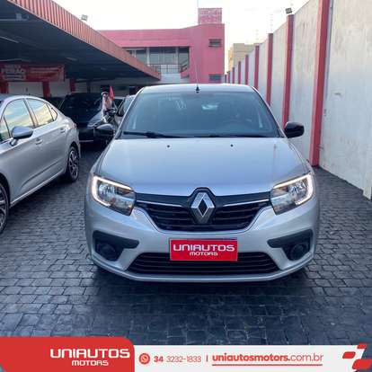 RENAULT-LOGAN-2022