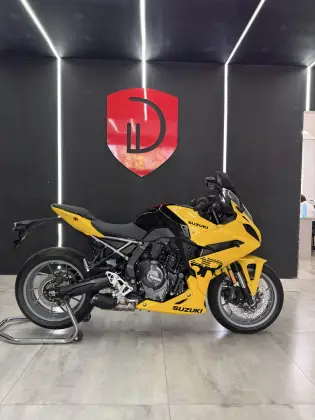 SUZUKI GSX-8R 