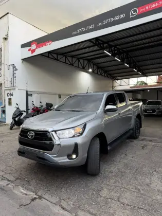 TOYOTA HILUX 2.8 D-4D TURBO DIESEL CD SRV 4X4 AUTOMÁTICO