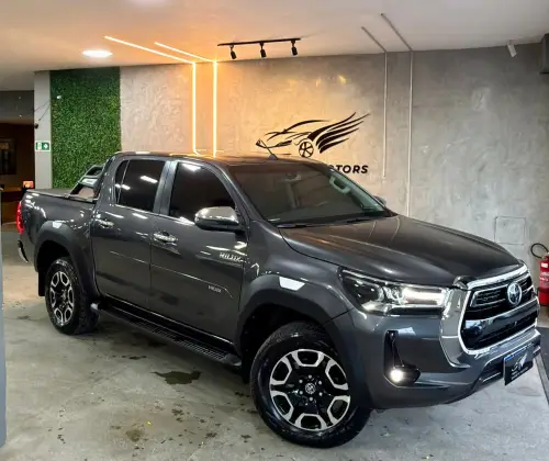 TOYOTA HILUX 2.8 D-4D TURBO DIESEL CD SRX 4X4 AUTOMÁTICO TOYOTA HILUX 2.8 D-4D TURBO DIESEL CD SRX 4X4 AUTOMÁTICO